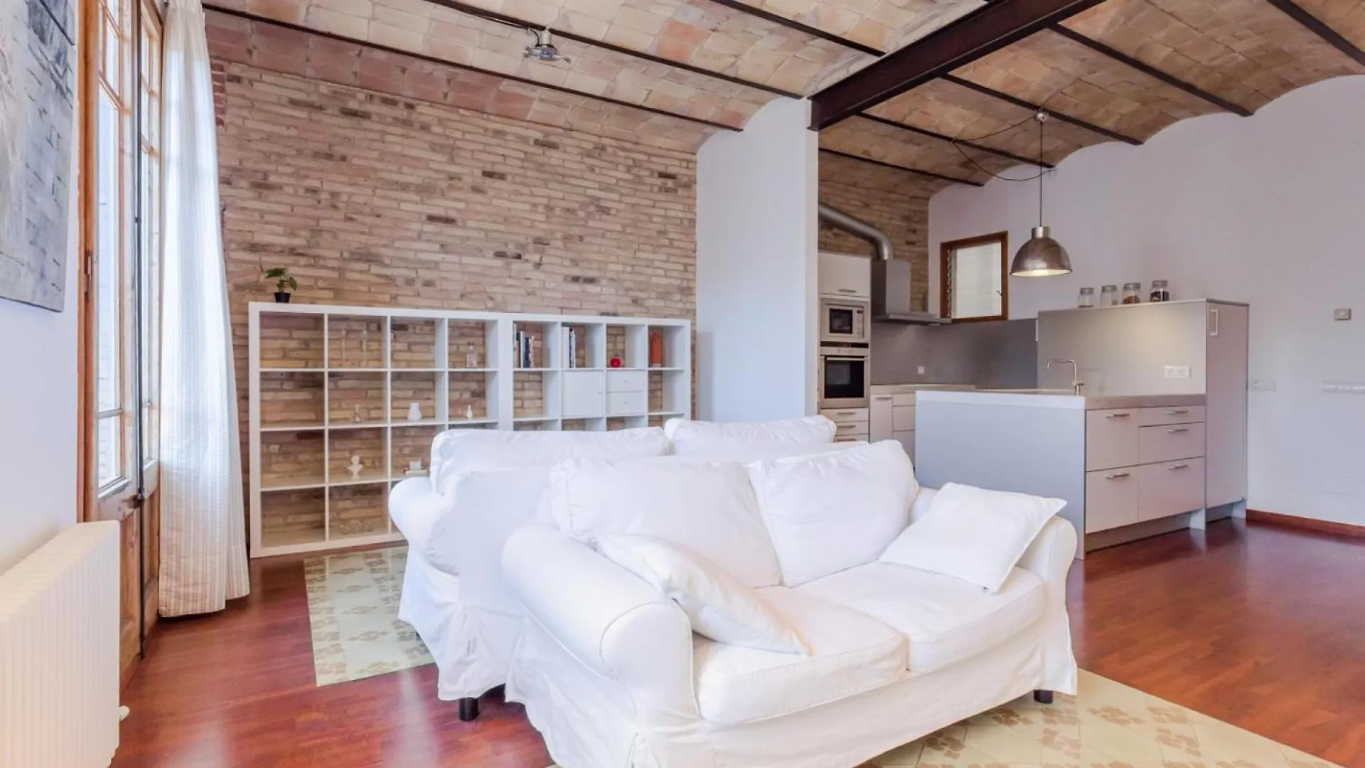Comodo Apartamento En Sagrada Familia バルセロナ