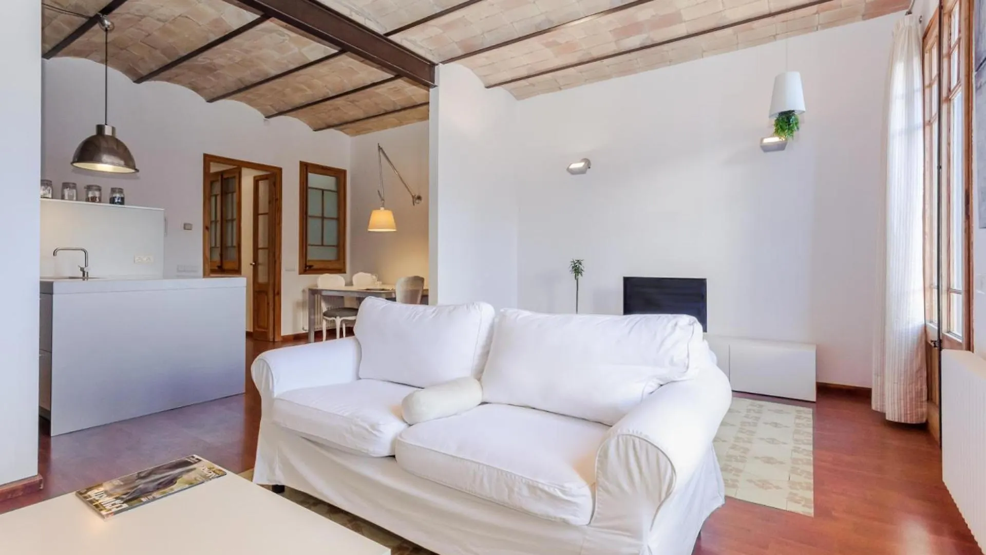 Comodo Apartamento En Sagrada Familia バルセロナ